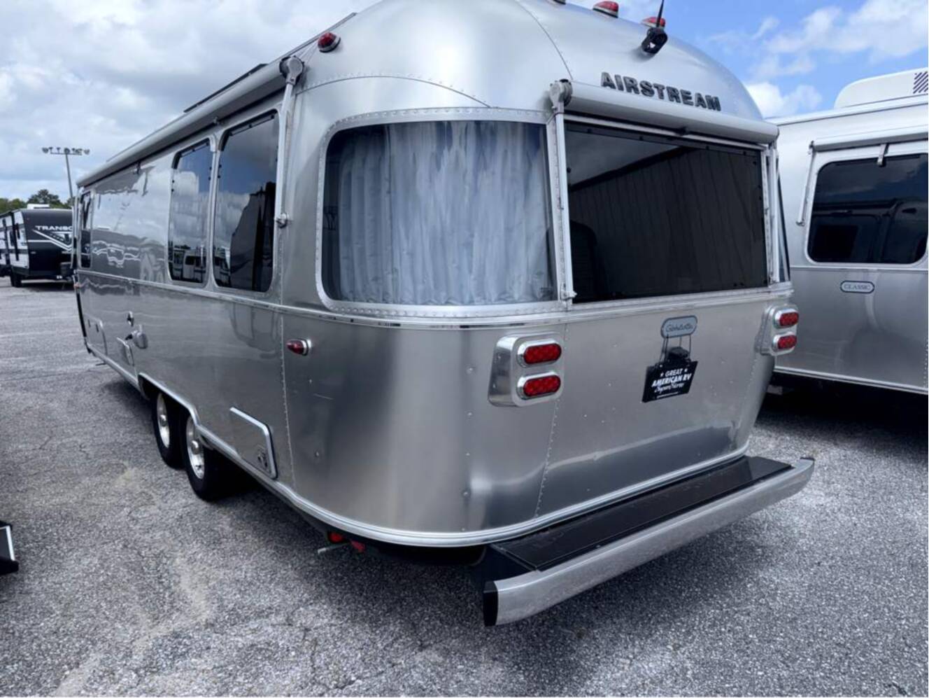 A photo of this 2024 Airstream Globetrotter 27FB