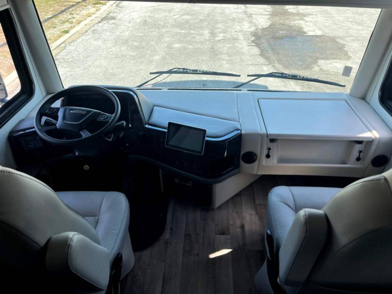 A photo of this 2026 Thor Motor Coach Palazzo GT 33.6