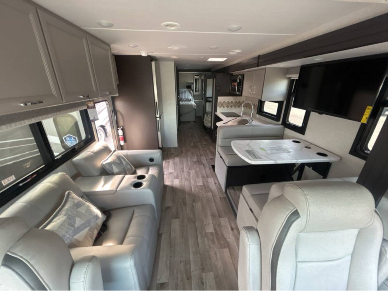 A photo of this 2026 Thor Motor Coach Palazzo GT 33.5