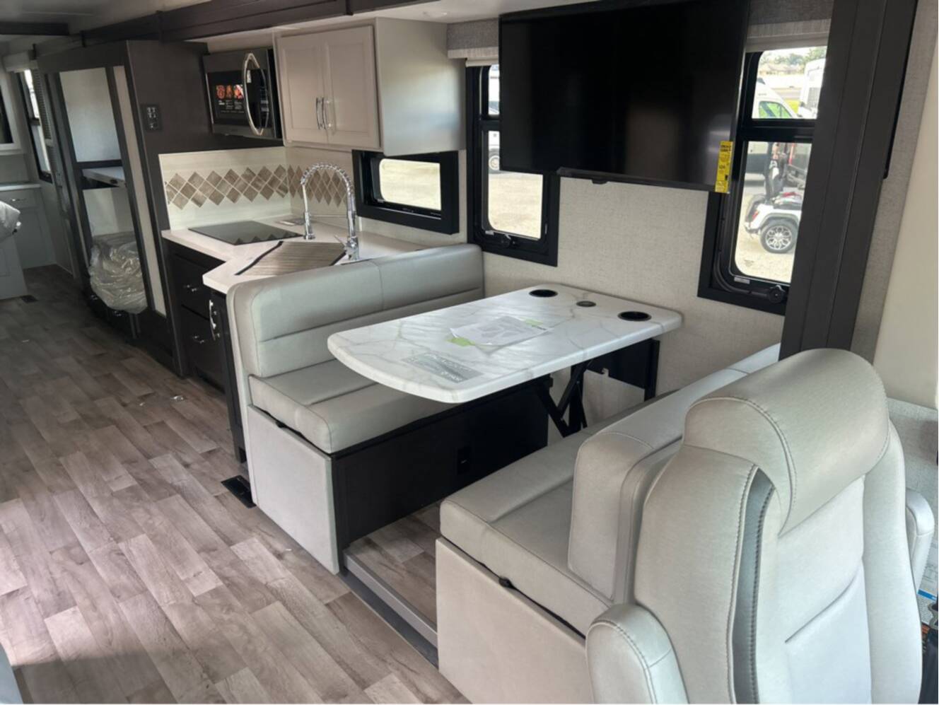 A photo of this 2026 Thor Motor Coach Palazzo GT 33.5