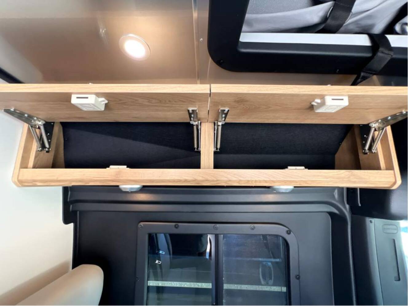 A photo of this 2026 Airstream Rangeline Base