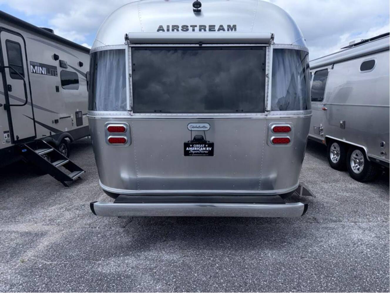 A photo of this 2024 Airstream Globetrotter 27FB