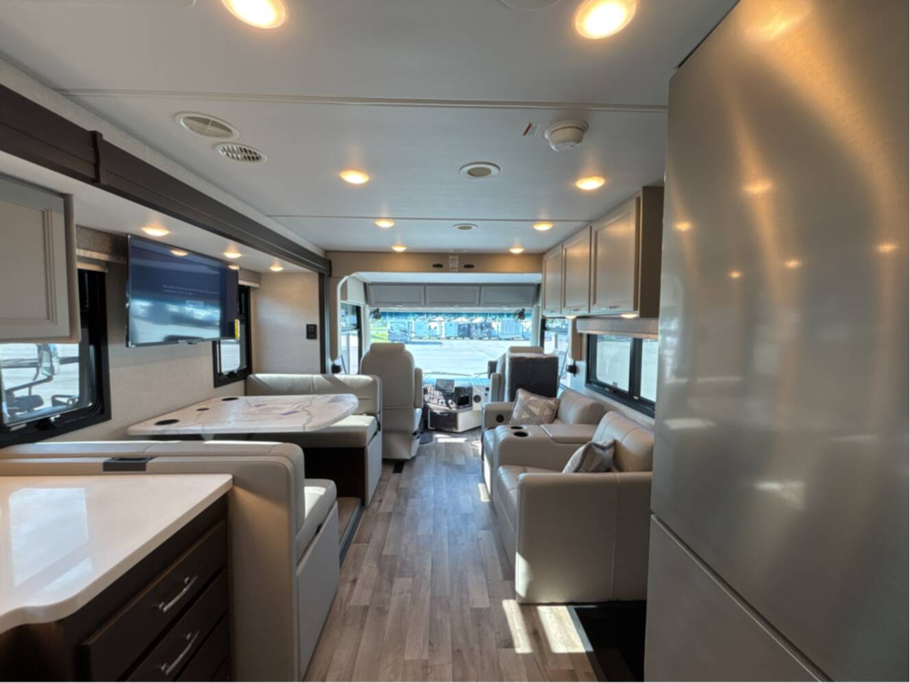 A photo of this 2026 Thor Motor Coach Palazzo GT 33.6