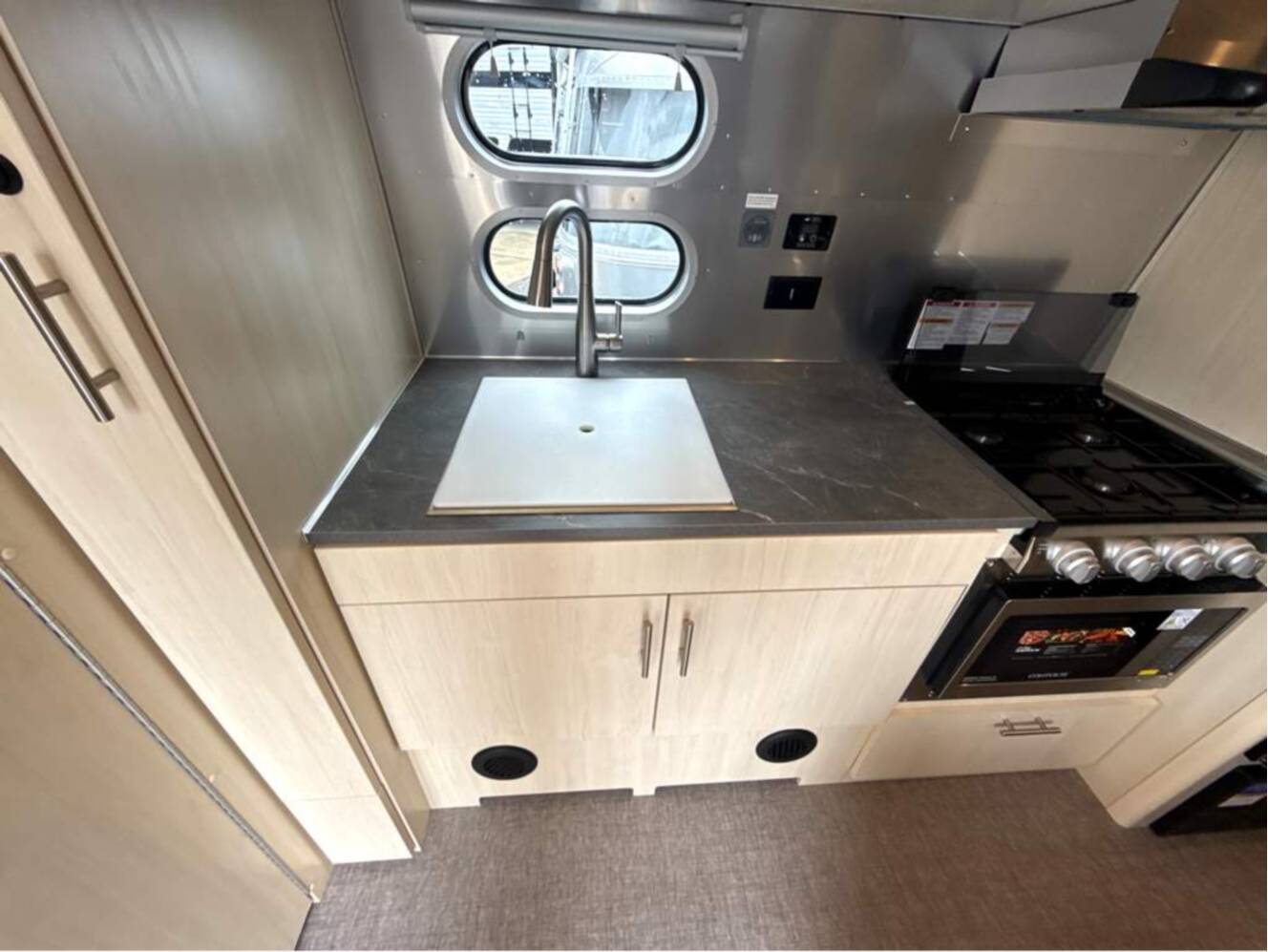 A photo of this 2026 Airstream Flying Cloud 23FBT