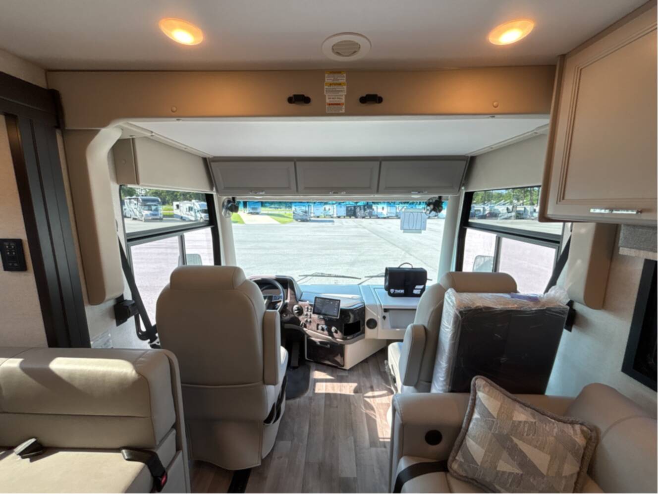 A photo of this 2026 Thor Motor Coach Palazzo GT 33.6