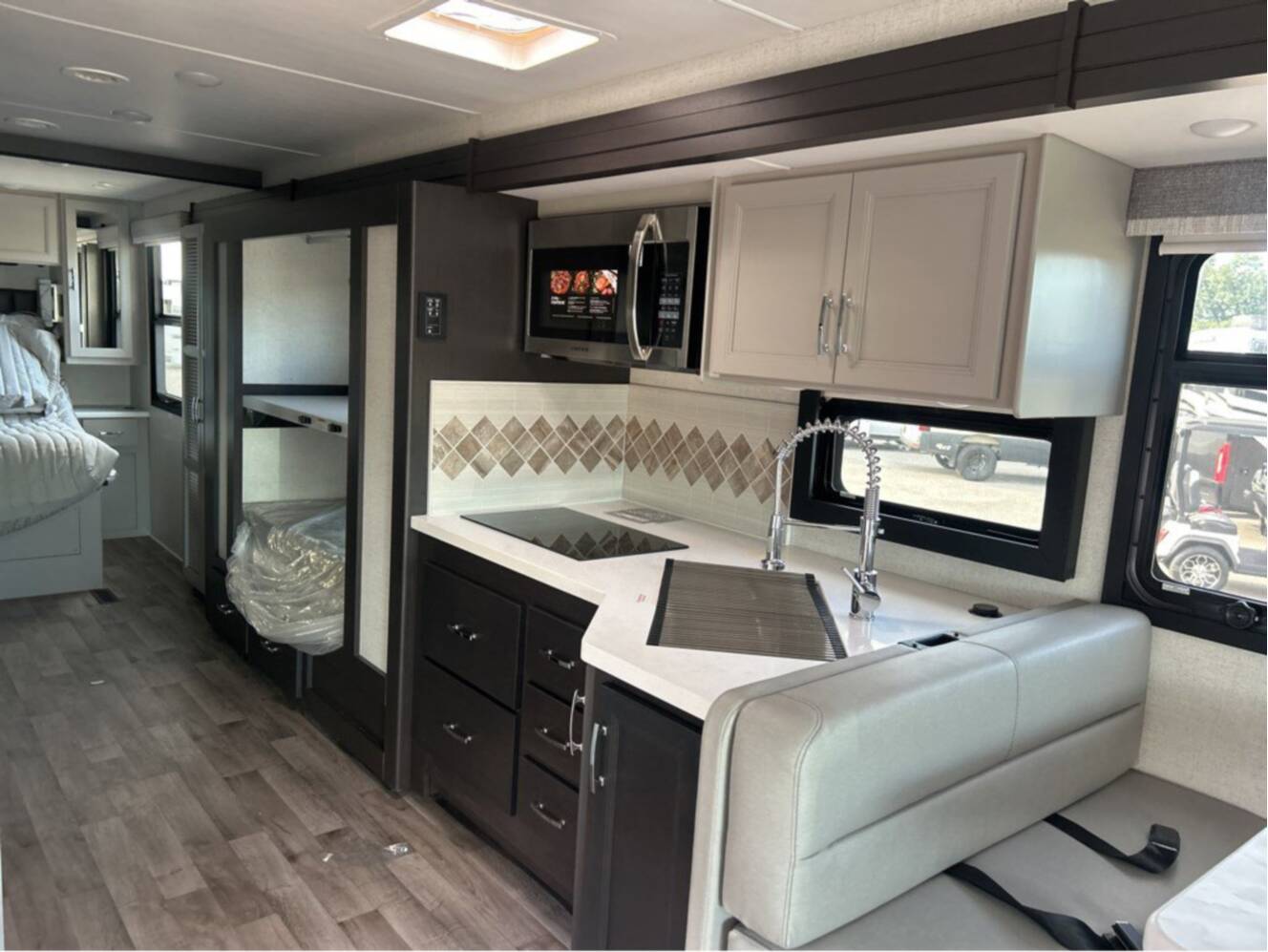 A photo of this 2026 Thor Motor Coach Palazzo GT 33.5