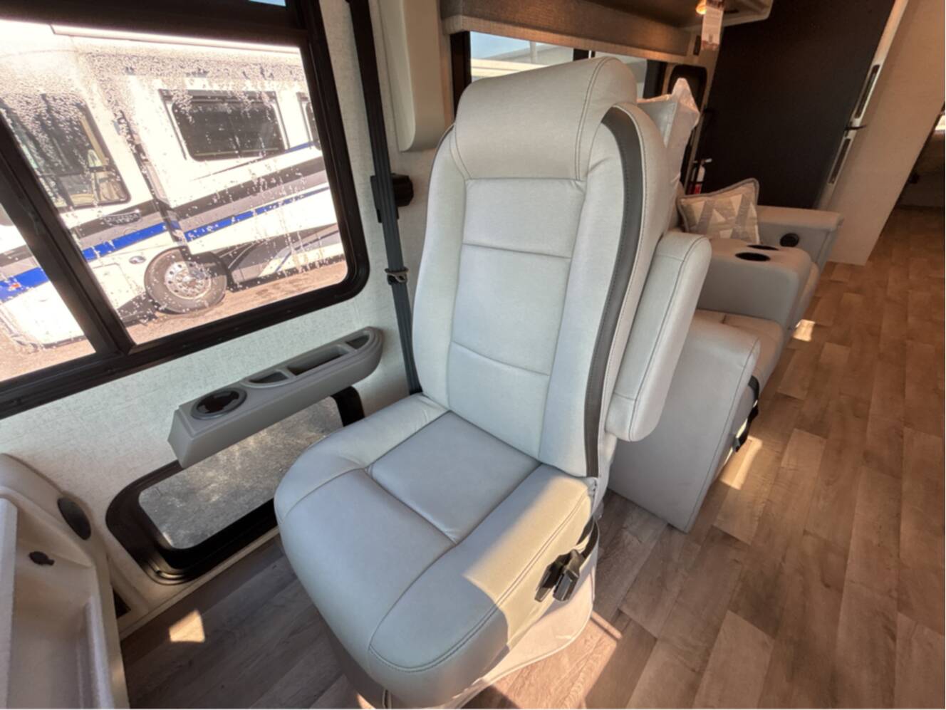 A photo of this 2026 Thor Motor Coach Palazzo GT 33.6