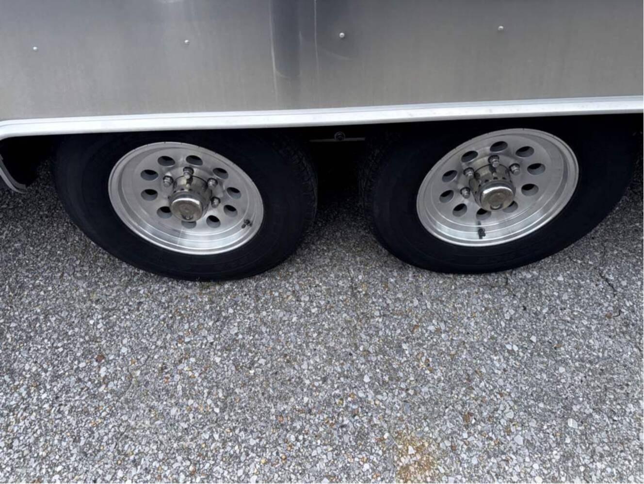 A photo of this 2024 Airstream Globetrotter 27FB