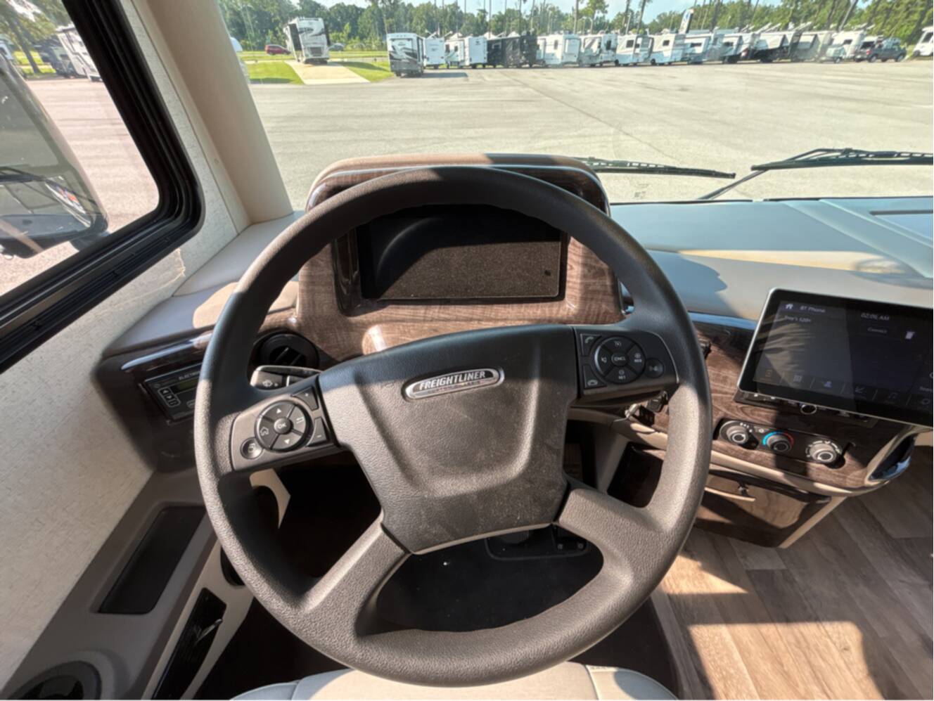 A photo of this 2026 Thor Motor Coach Palazzo GT 33.6