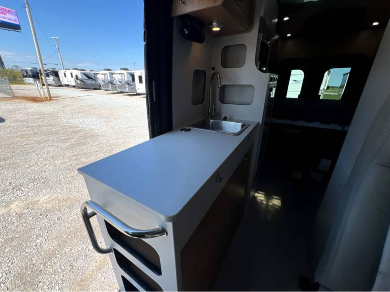 A photo of this 2026 Airstream Rangeline Base