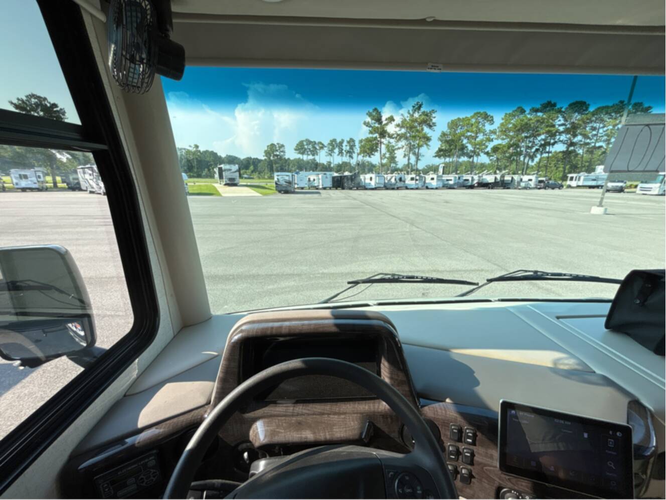 A photo of this 2026 Thor Motor Coach Palazzo GT 33.6