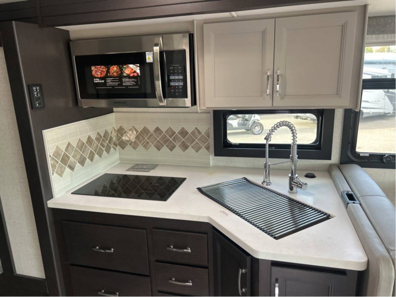 A photo of this 2026 Thor Motor Coach Palazzo GT 33.5