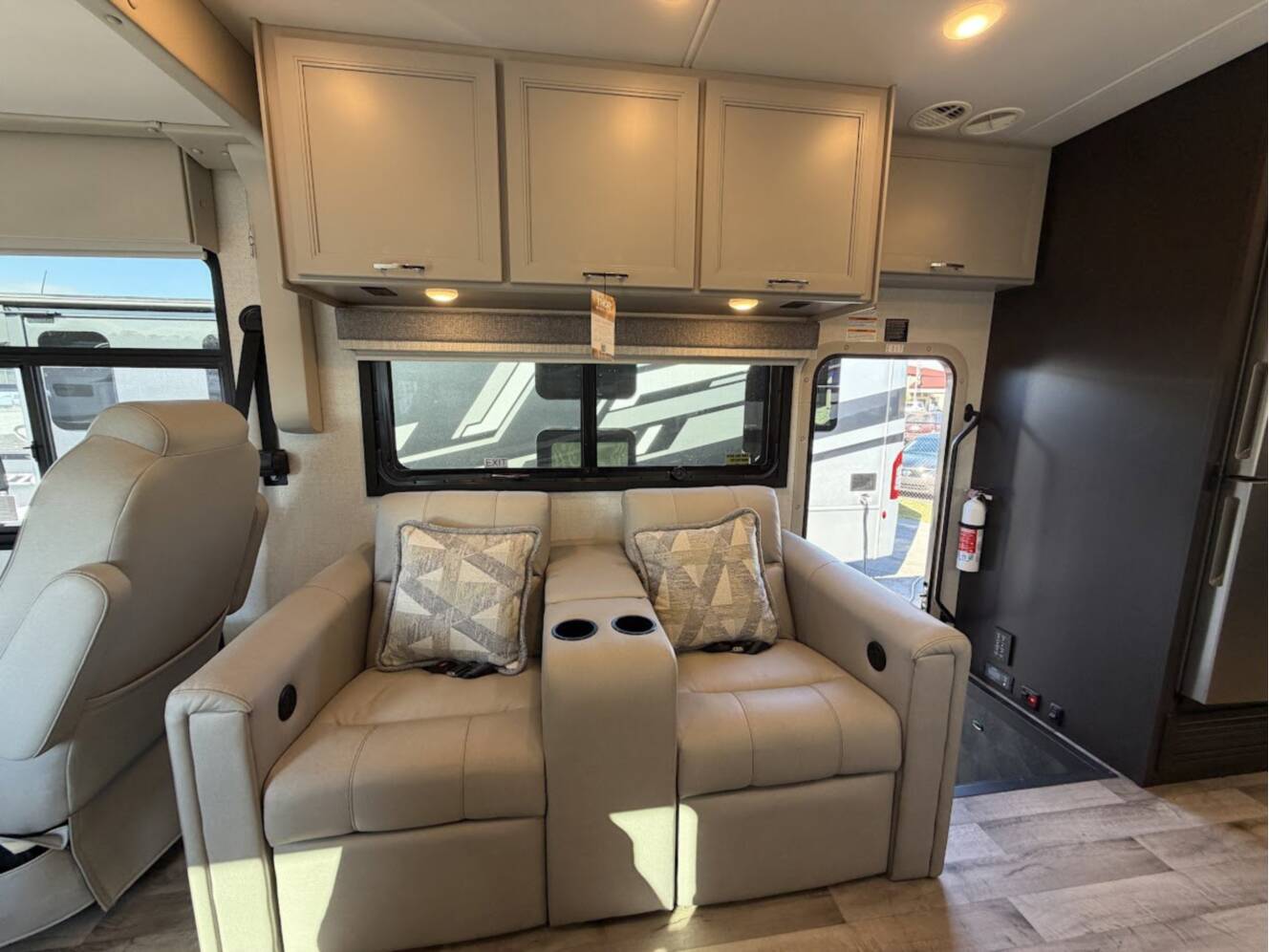 A photo of this 2026 Thor Motor Coach Palazzo GT 33.6
