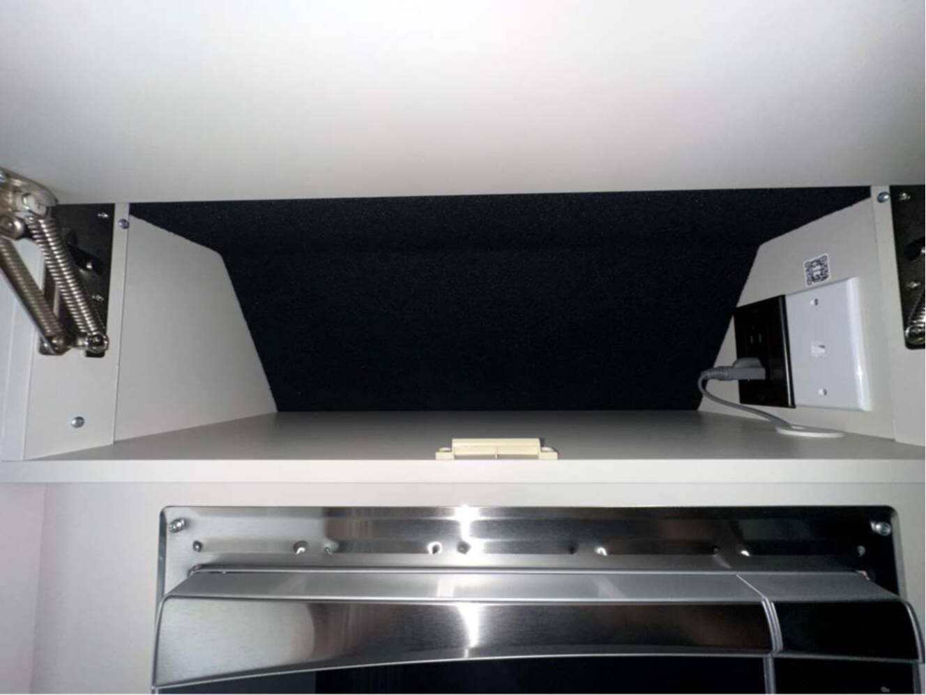A photo of this 2026 Airstream Rangeline Base