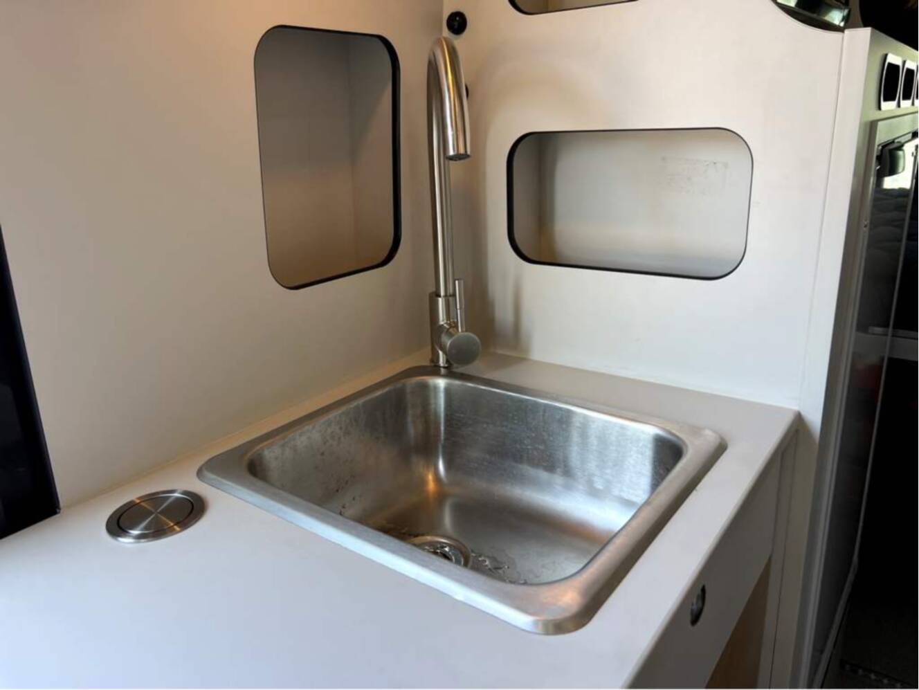 A photo of this 2026 Airstream Rangeline Base