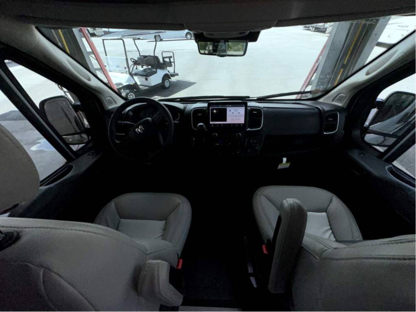 A photo of this 2026 Airstream Rangeline Base