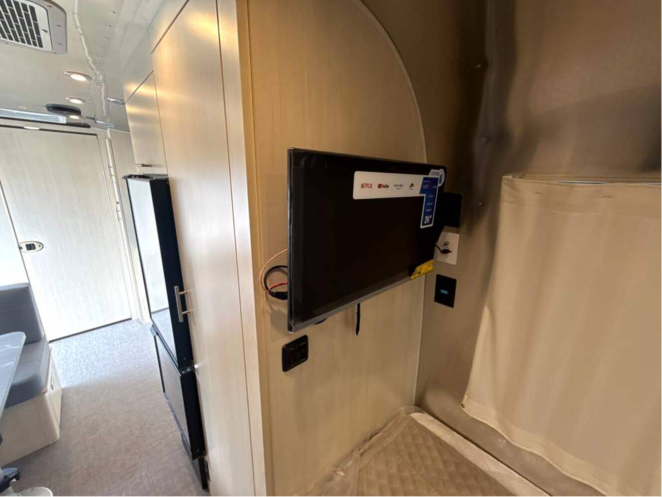 A photo of this 2026 Airstream Flying Cloud 23FBT