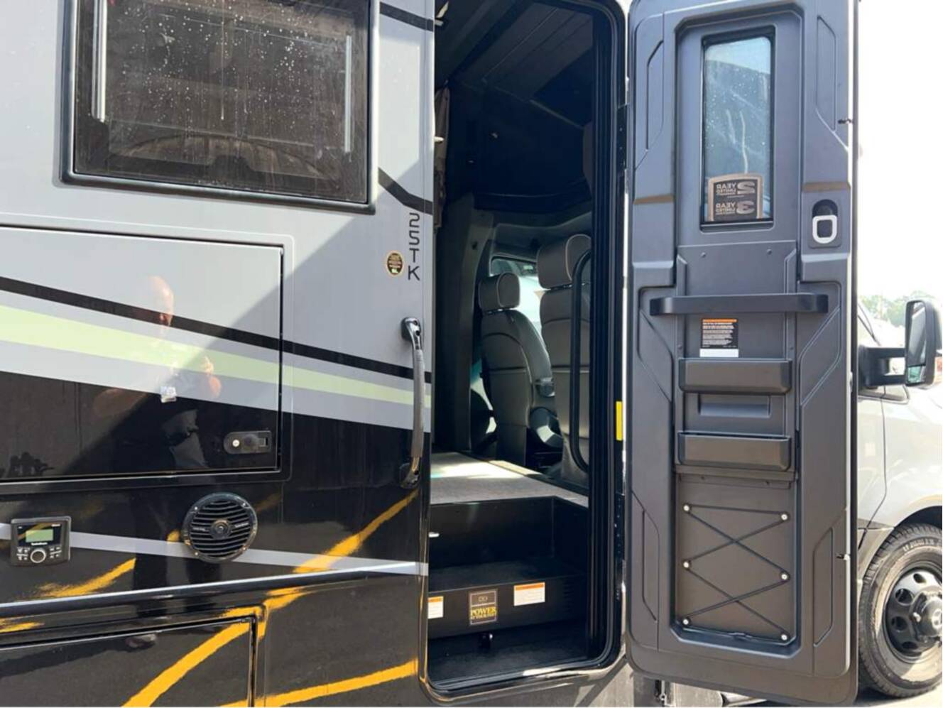 A photo of this 2026 Grand Design Lineage Series M 25TK
