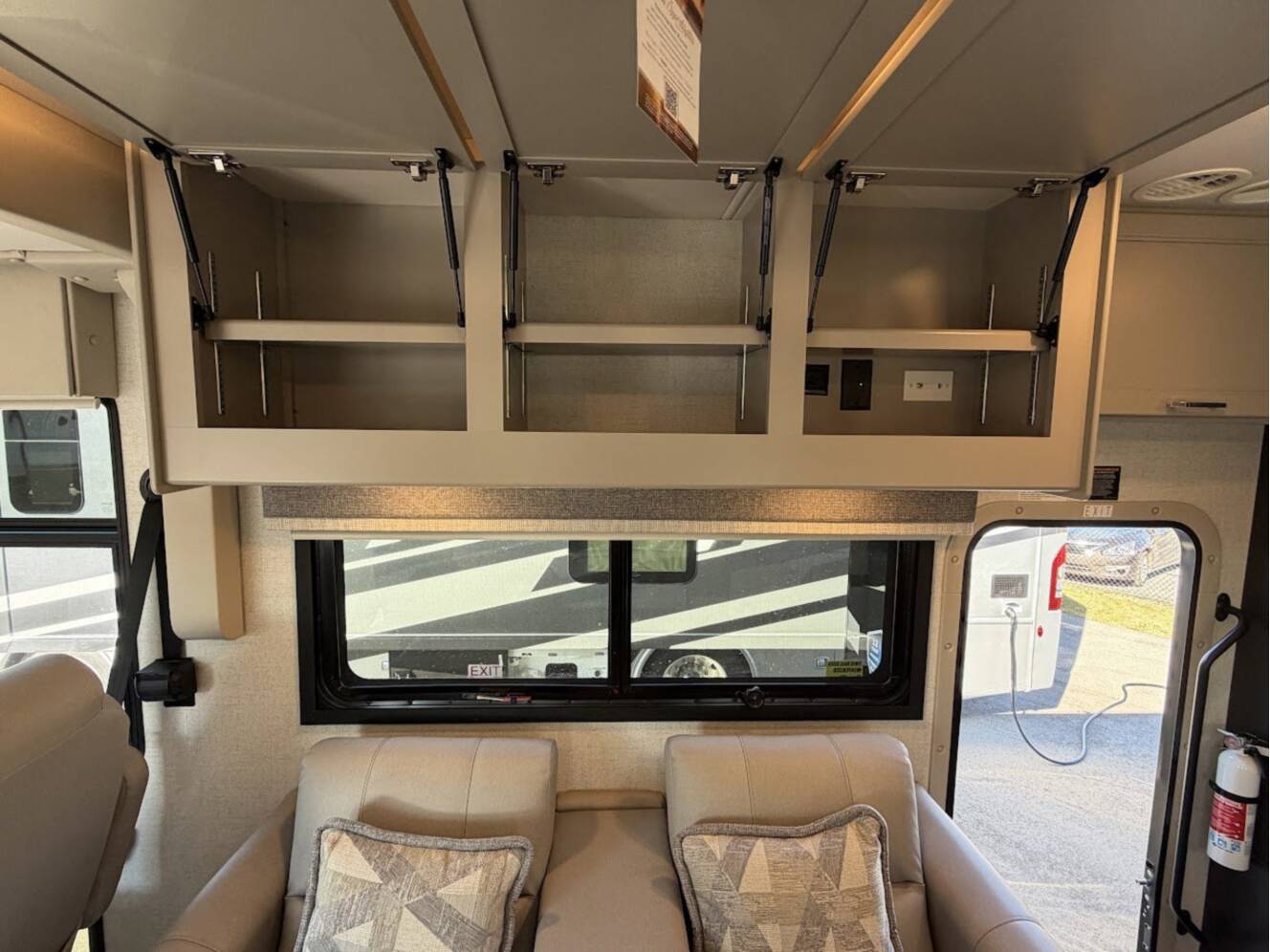 A photo of this 2026 Thor Motor Coach Palazzo GT 33.6