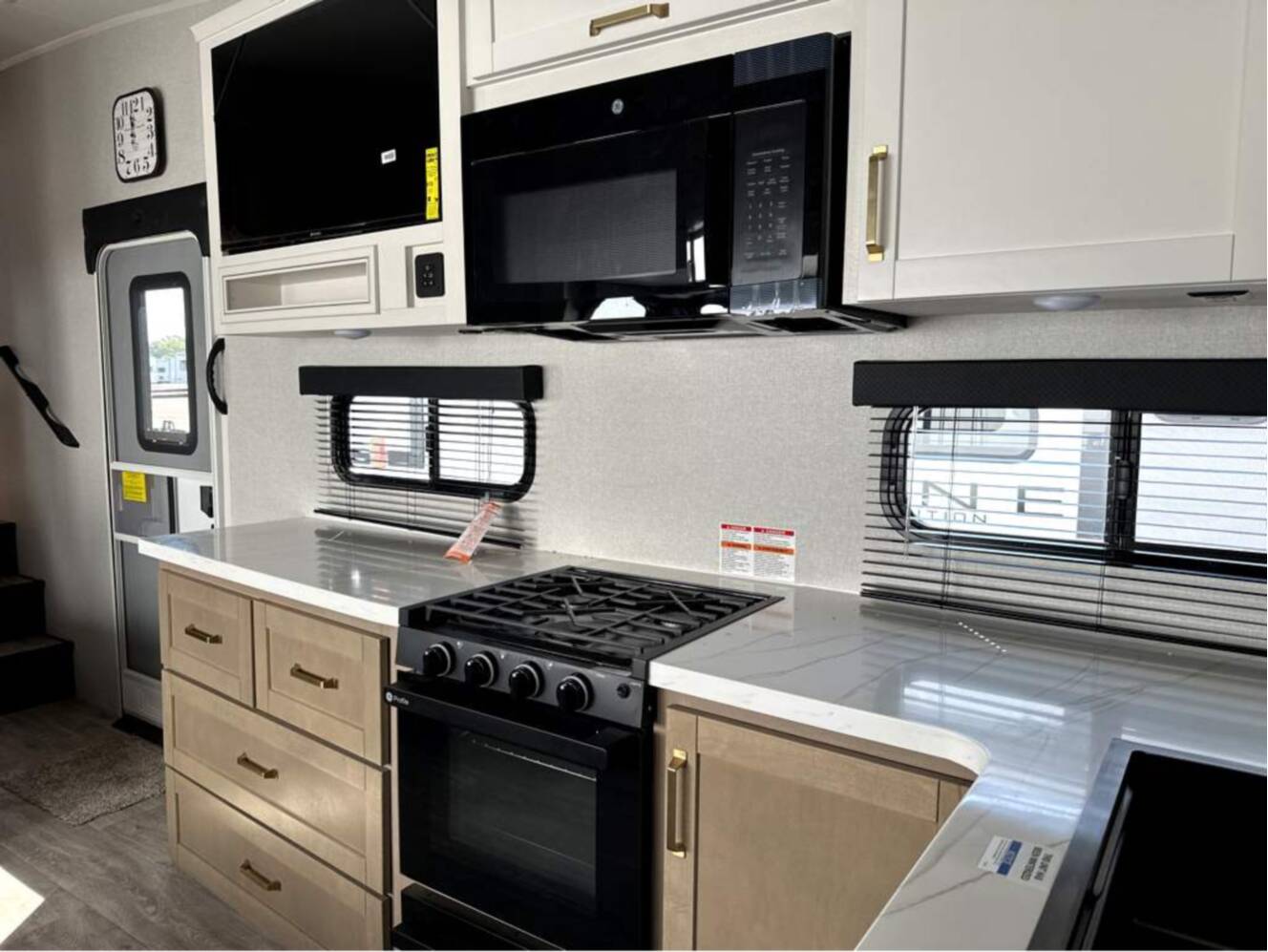 A photo of this 2026 Jayco Eagle HT 29DDB