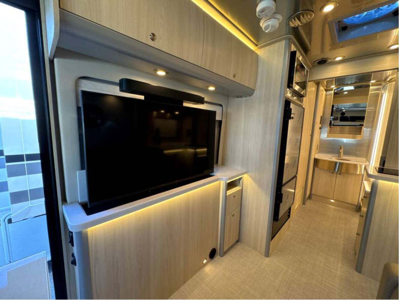 A photo of this 2026 Airstream Atlas Atlas