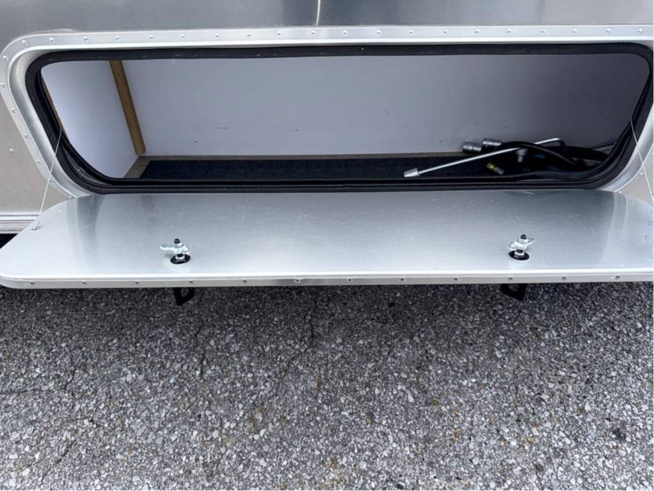 A photo of this 2024 Airstream Globetrotter 27FB