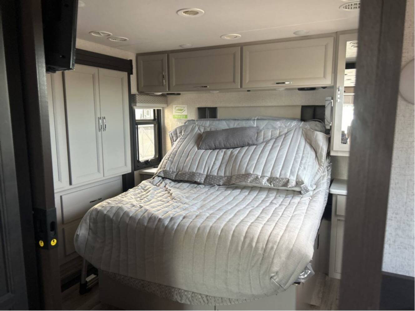 A photo of this 2026 Thor Motor Coach Palazzo GT 33.5