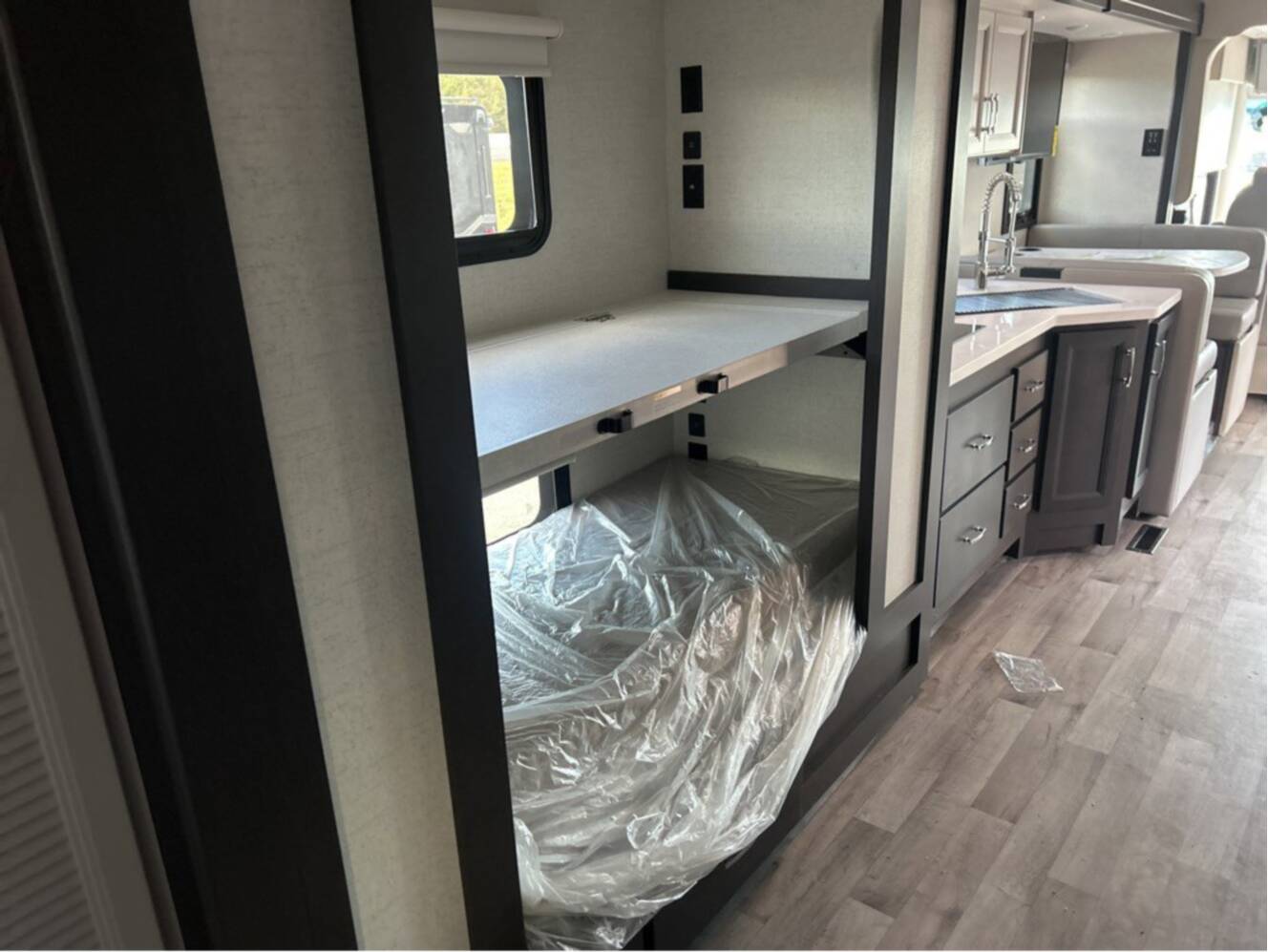 A photo of this 2026 Thor Motor Coach Palazzo GT 33.5