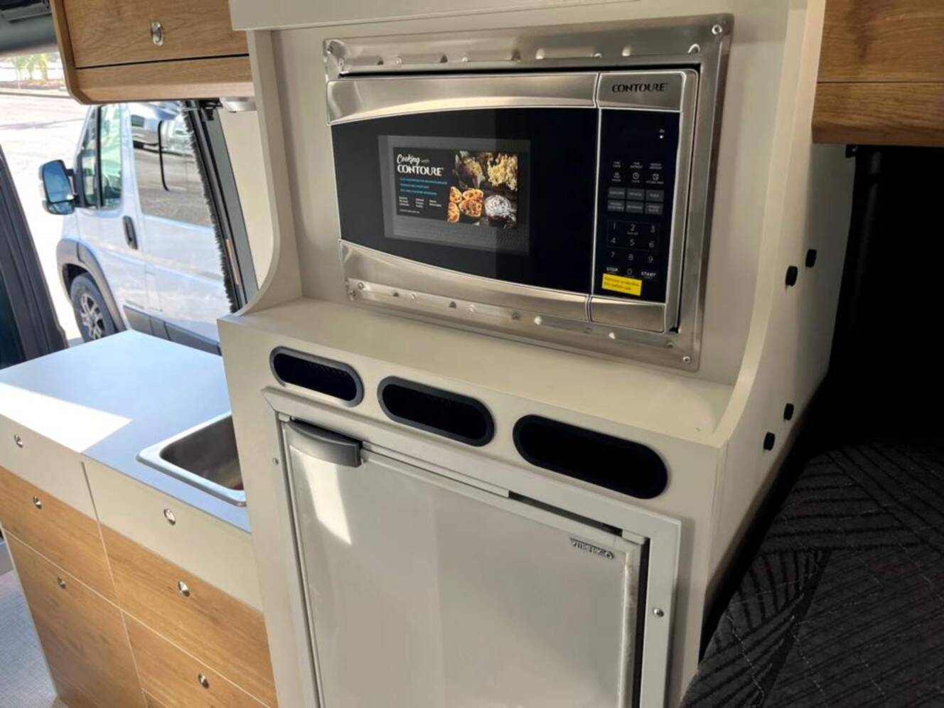 A photo of this 2026 Airstream Rangeline Base