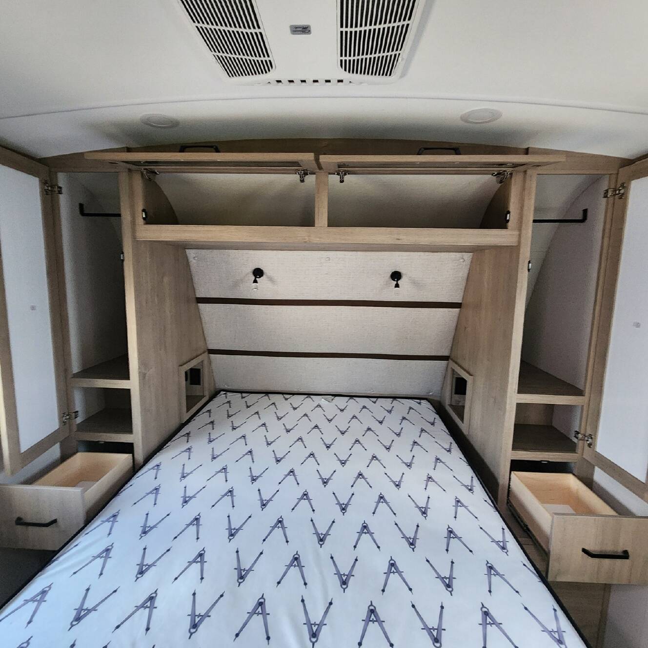 A photo of this 2026 Grand Design Imagine 3210BH