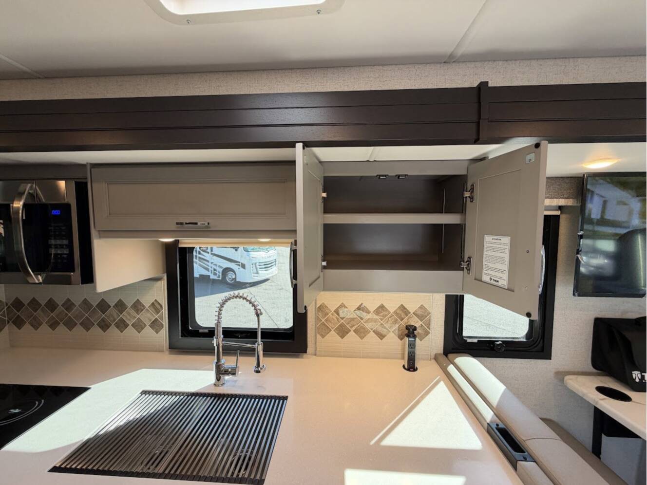 A photo of this 2026 Thor Motor Coach Palazzo GT 33.6