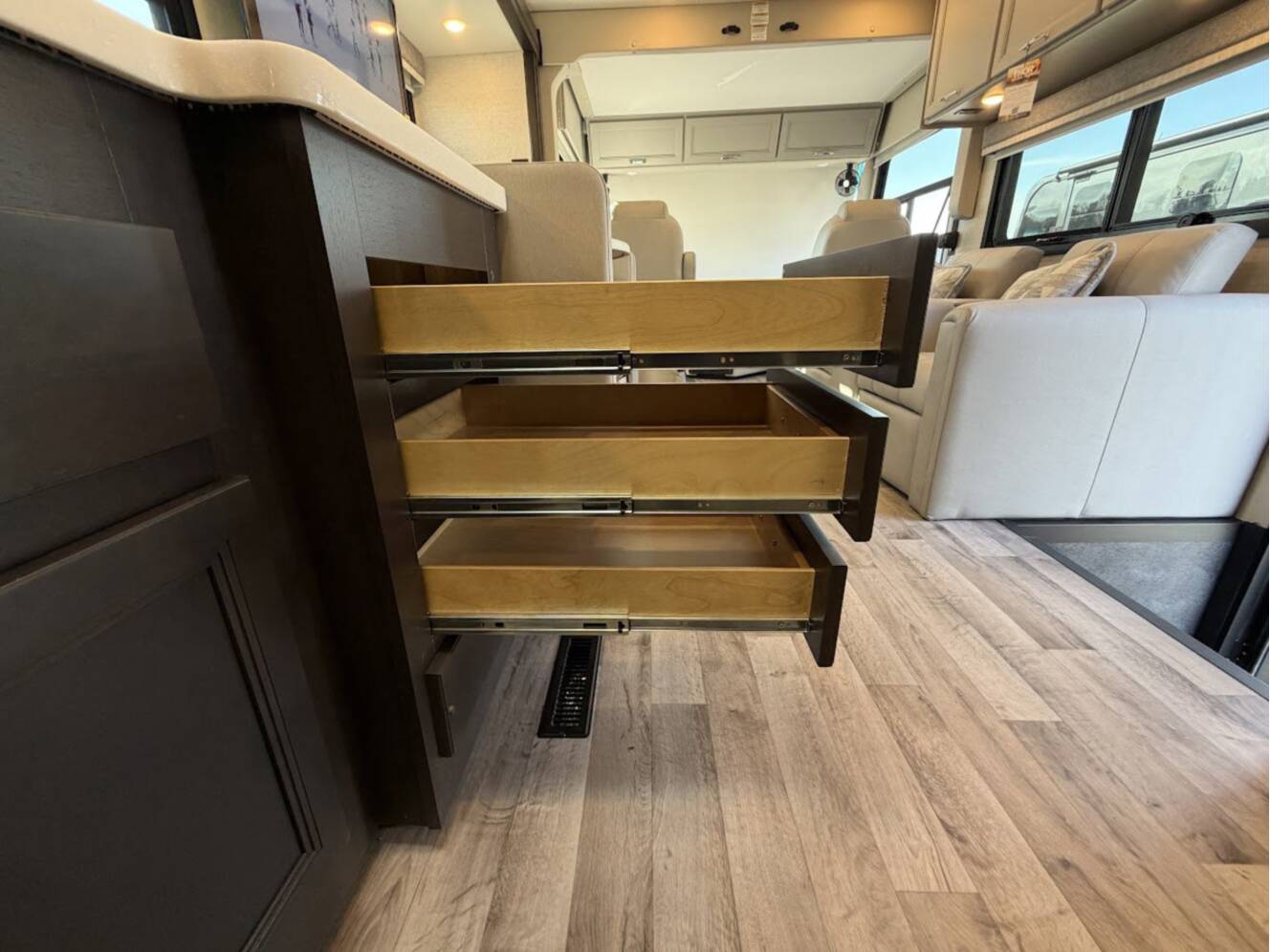 A photo of this 2026 Thor Motor Coach Palazzo GT 33.6