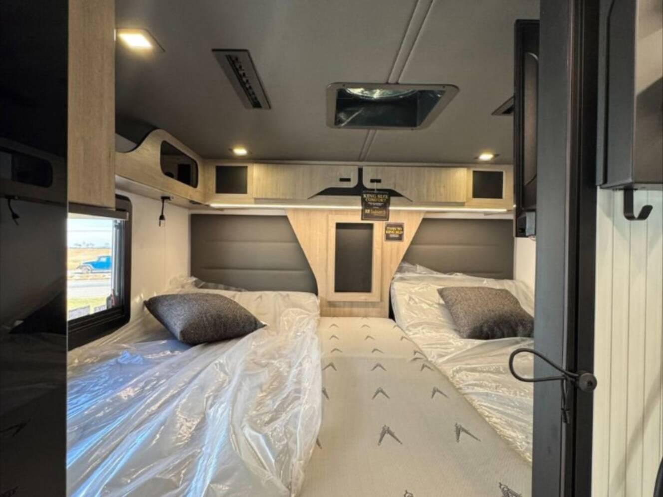 A photo of this 2026 Grand Design Lineage Series M 25TK