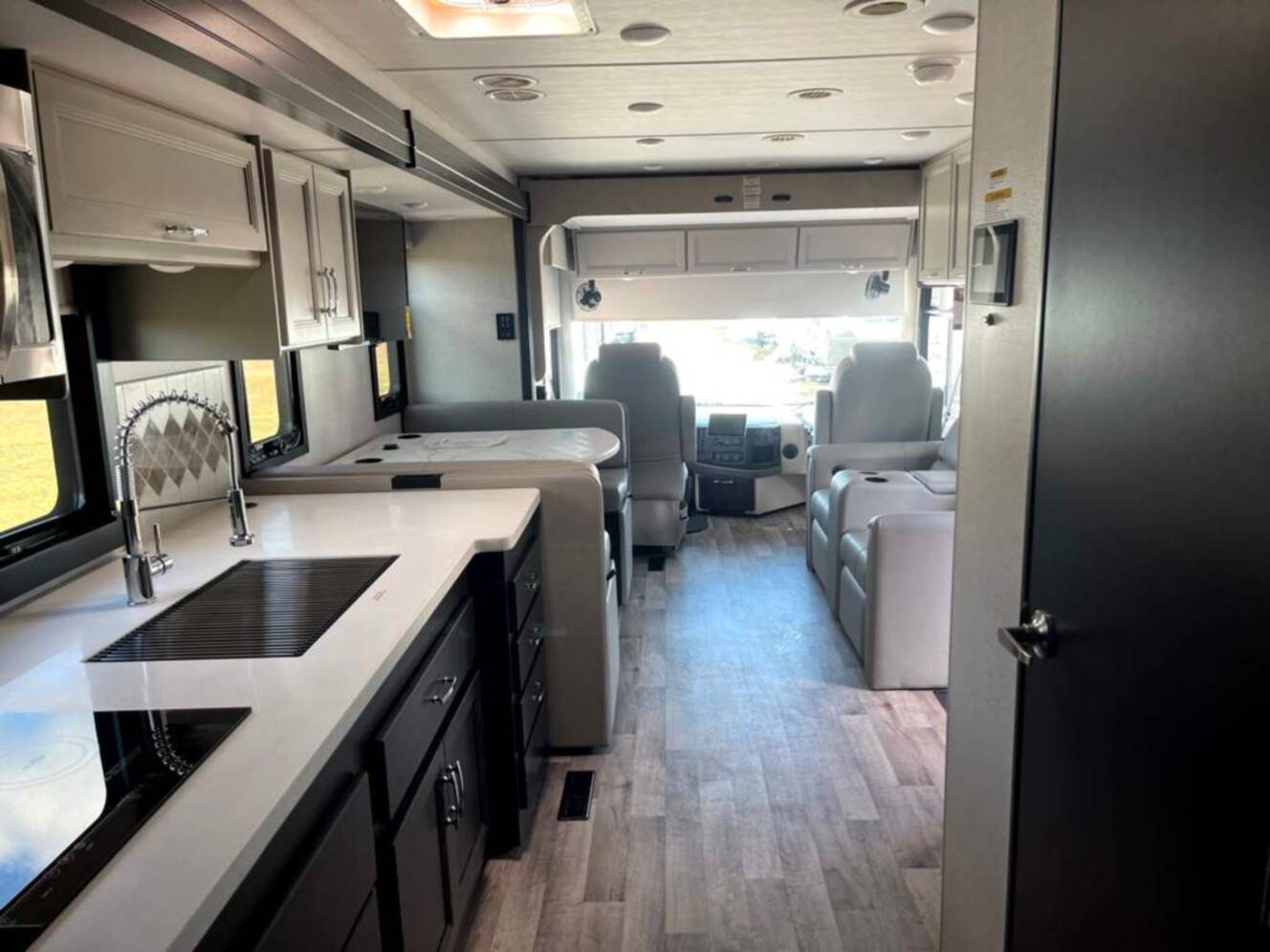 A photo of this 2026 Thor Motor Coach Palazzo GT 33.6
