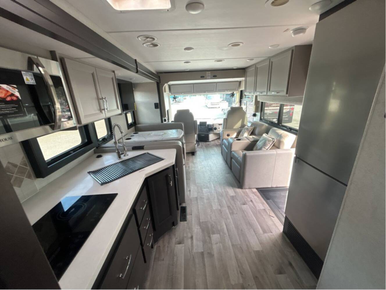 A photo of this 2026 Thor Motor Coach Palazzo GT 33.5