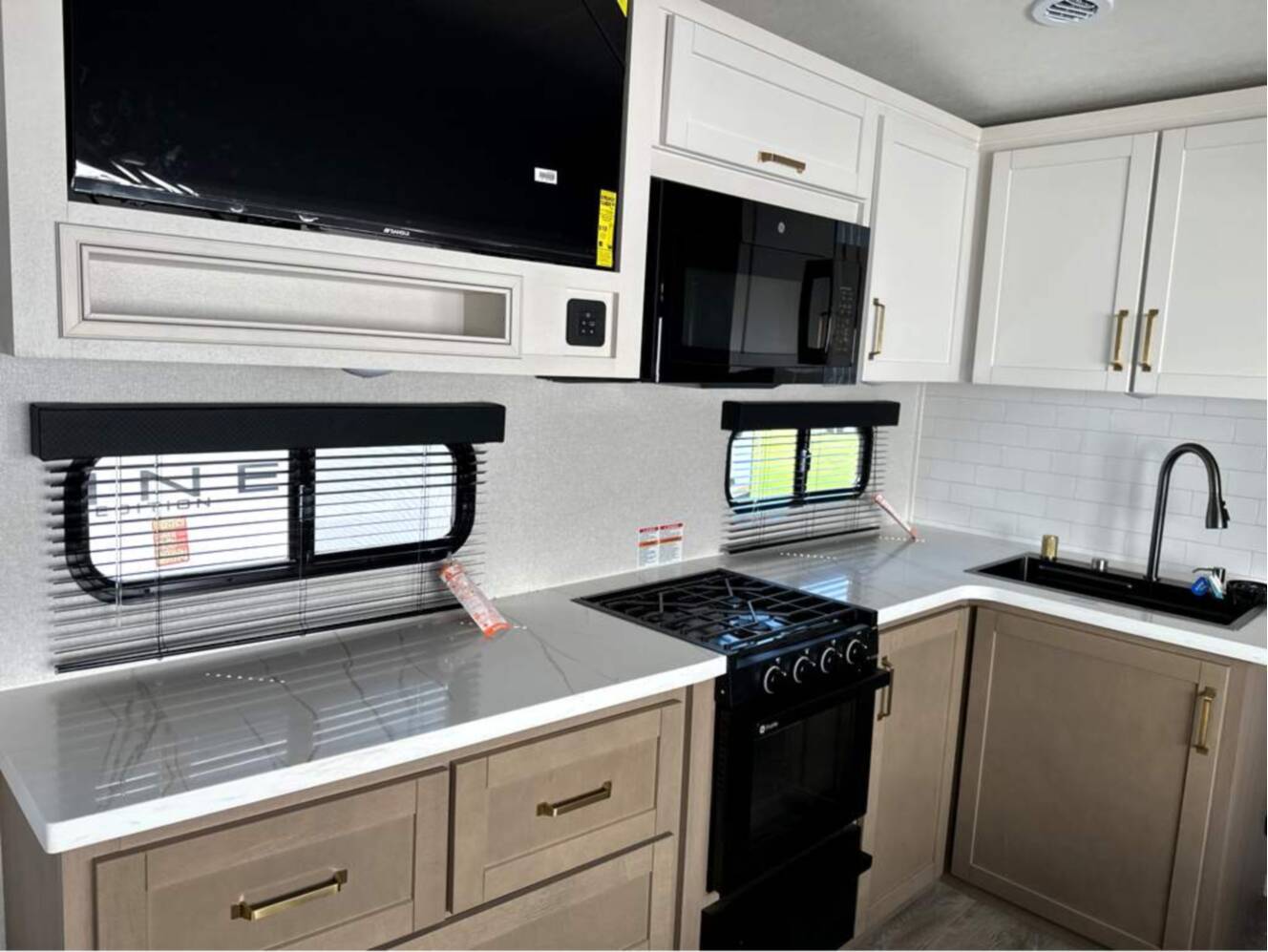 A photo of this 2026 Jayco Eagle HT 29DDB