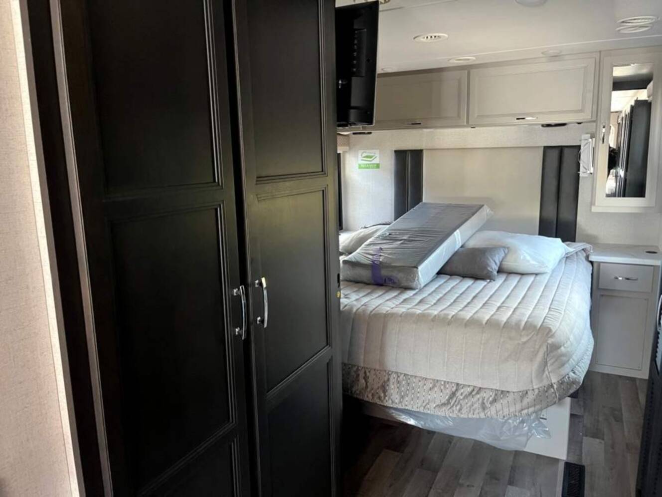 A photo of this 2026 Thor Motor Coach Palazzo GT 33.6