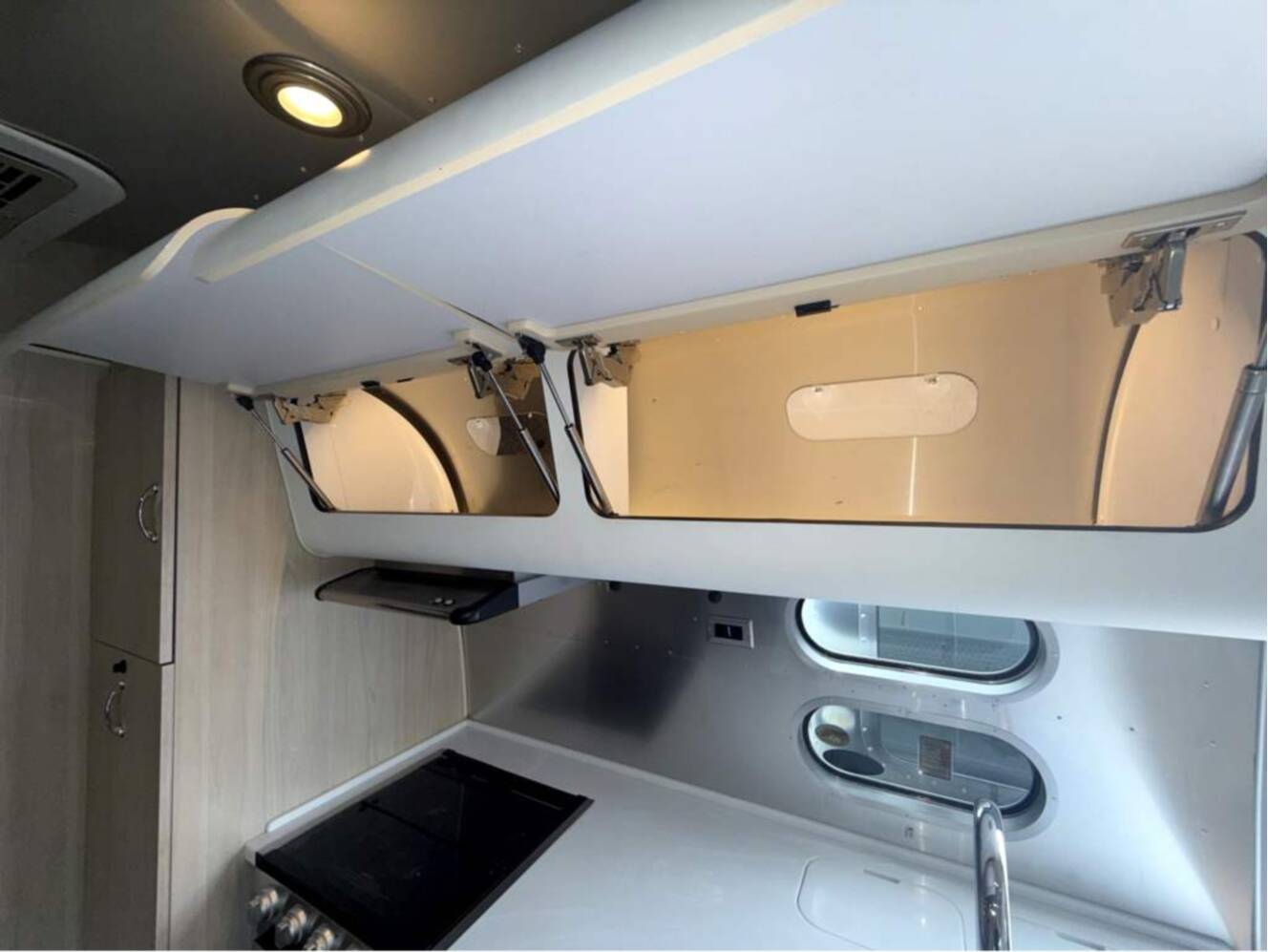 A photo of this 2024 Airstream Globetrotter 27FB