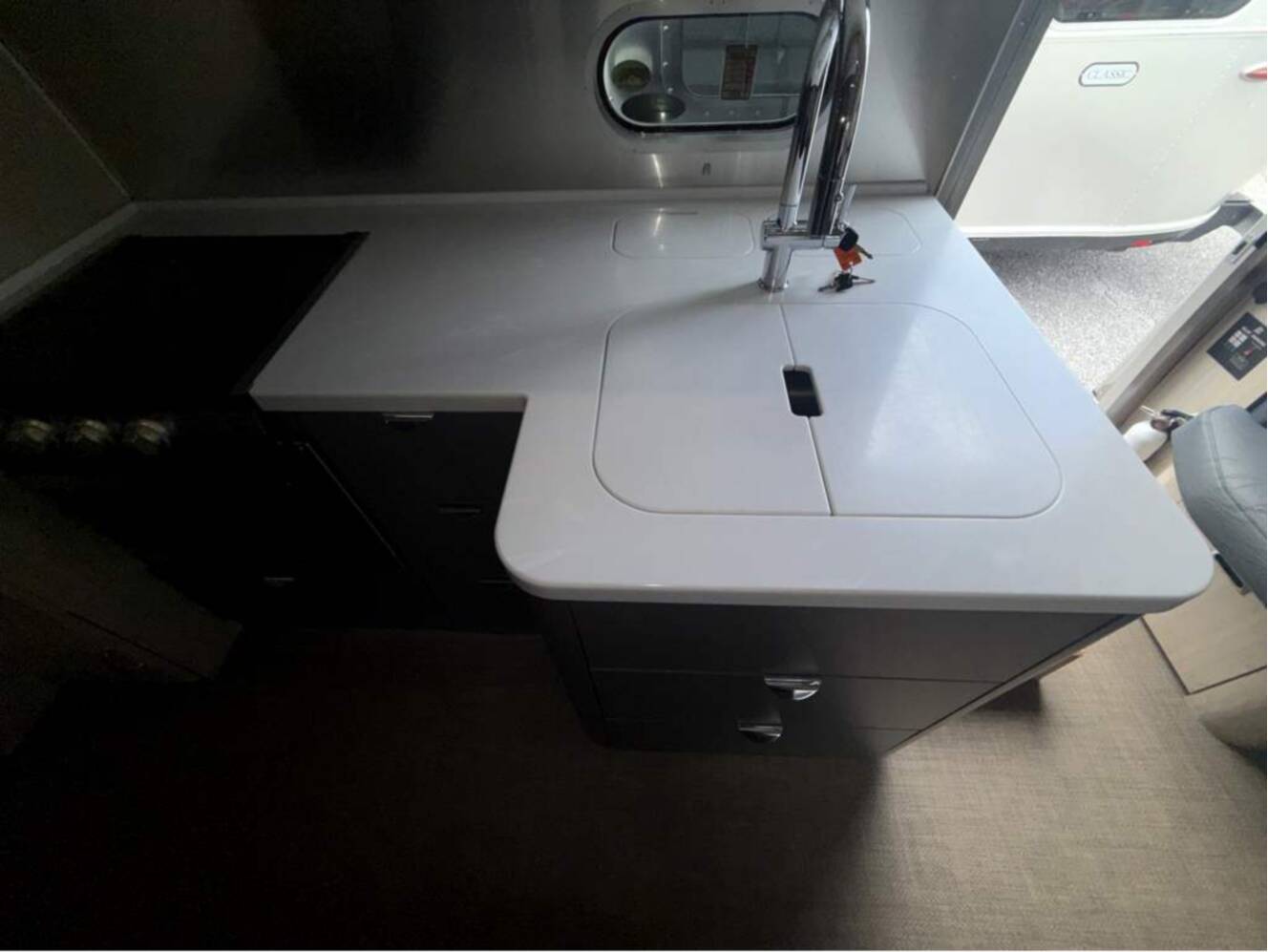 A photo of this 2024 Airstream Globetrotter 27FB