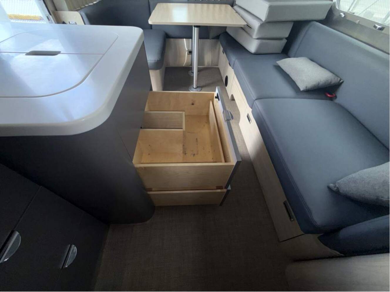 A photo of this 2024 Airstream Globetrotter 27FB