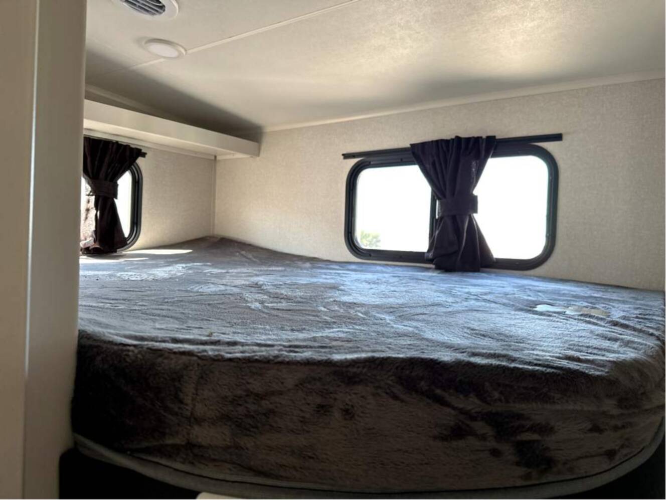 A photo of this 2026 Jayco Eagle HT 29DDB