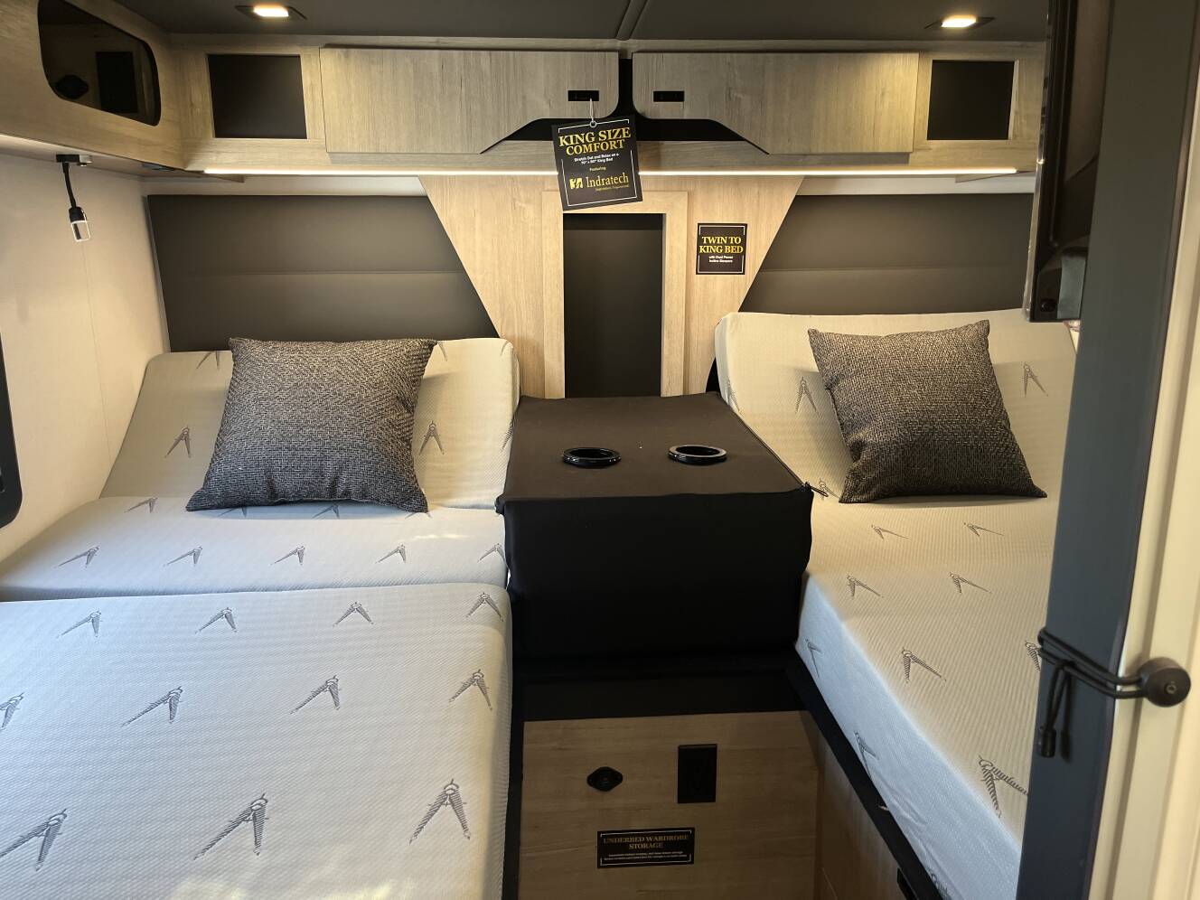 A photo of this 2026 Grand Design Lineage Series M 25TK