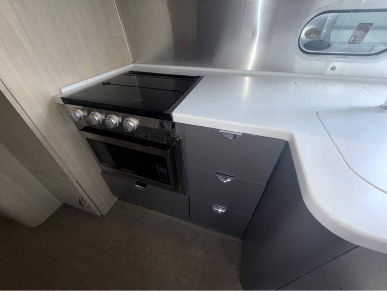 A photo of this 2024 Airstream Globetrotter 27FB