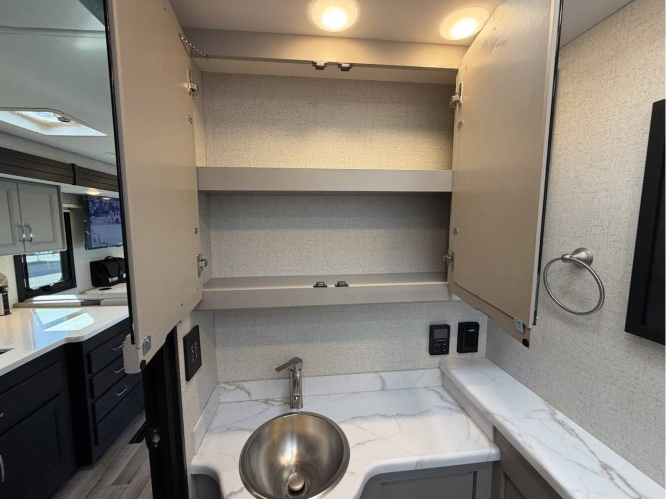 A photo of this 2026 Thor Motor Coach Palazzo GT 33.6