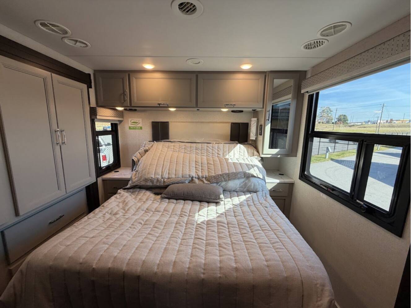 A photo of this 2026 Thor Motor Coach Palazzo GT 33.6