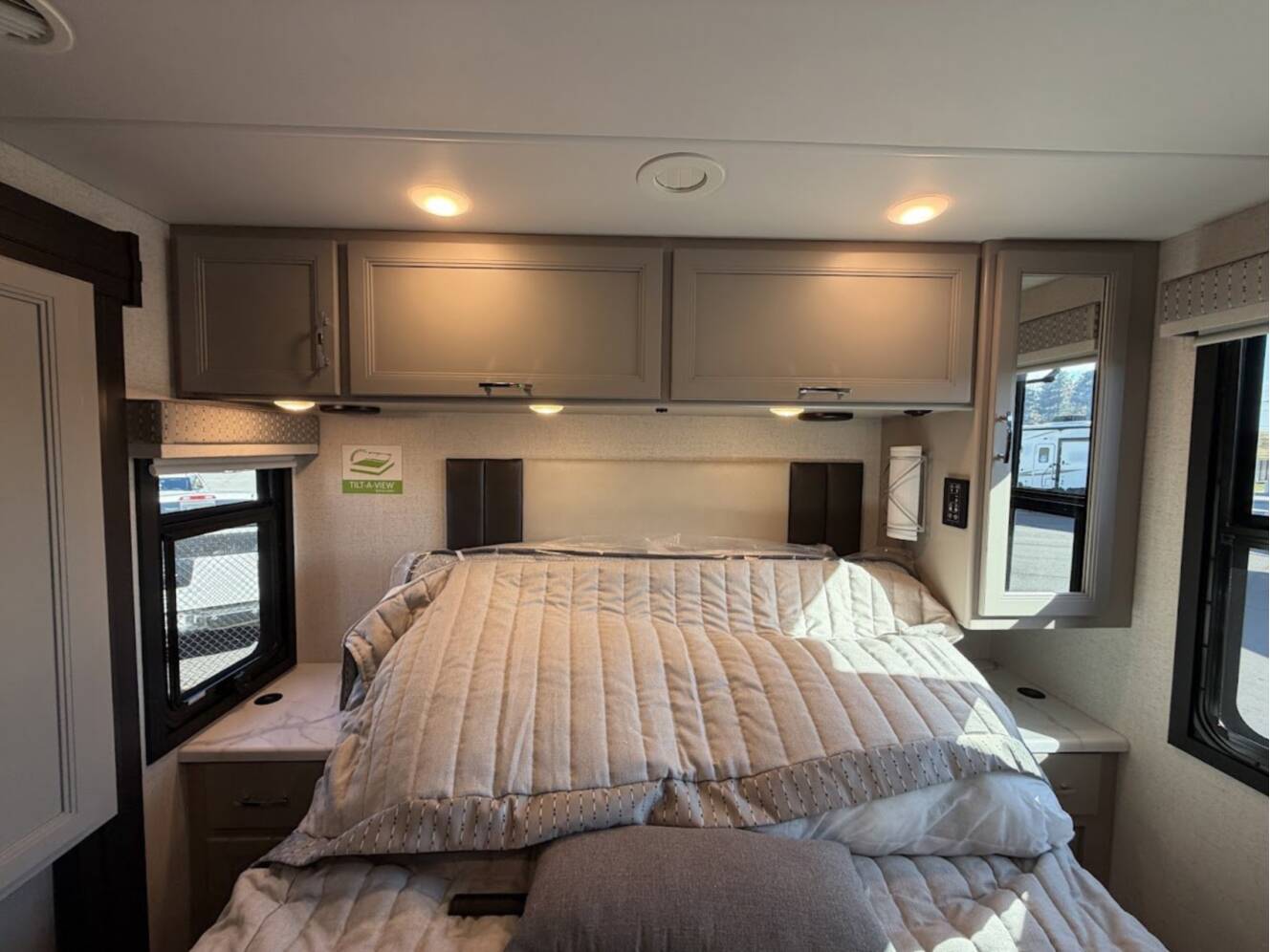 A photo of this 2026 Thor Motor Coach Palazzo GT 33.6