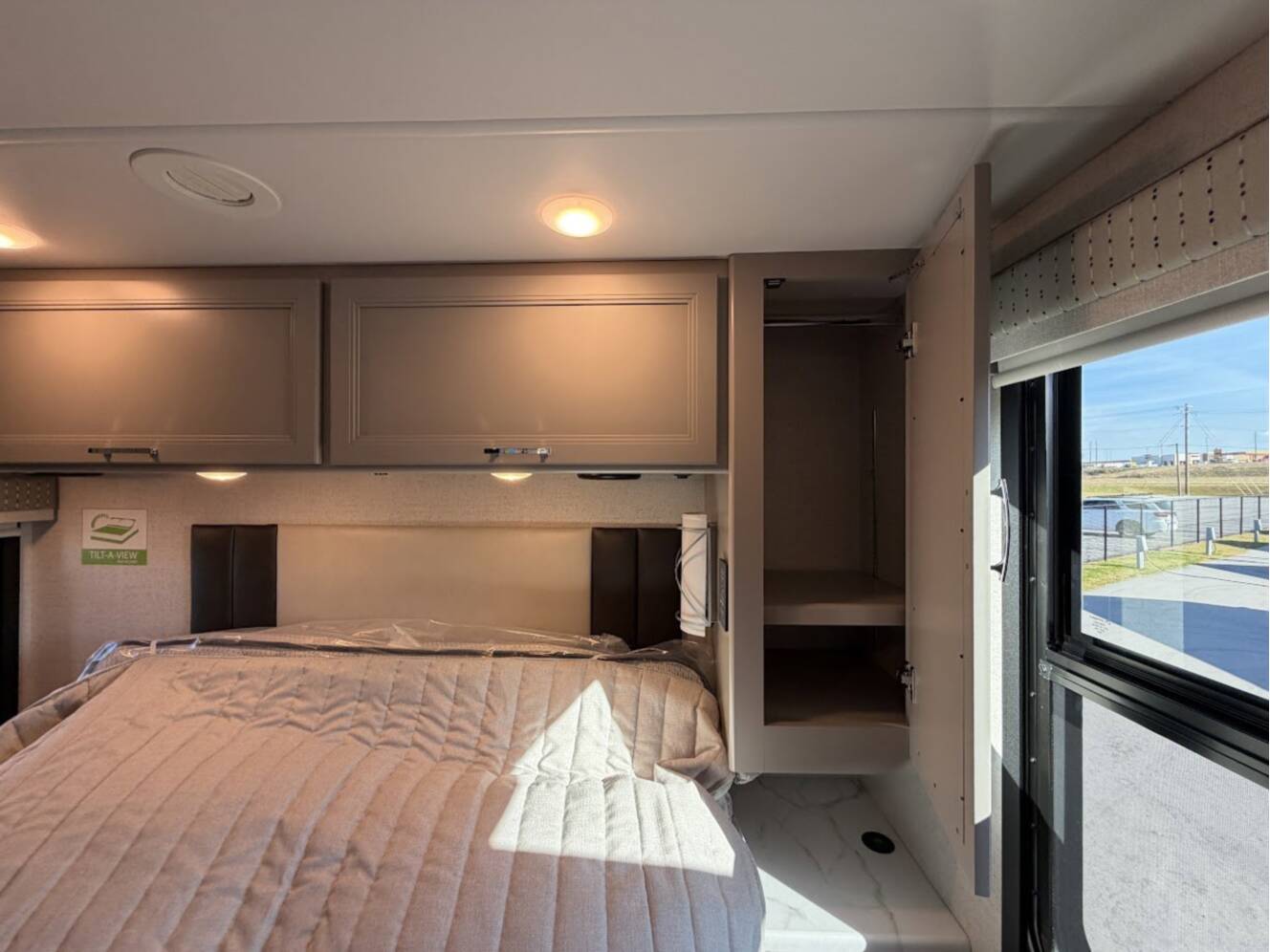 A photo of this 2026 Thor Motor Coach Palazzo GT 33.6