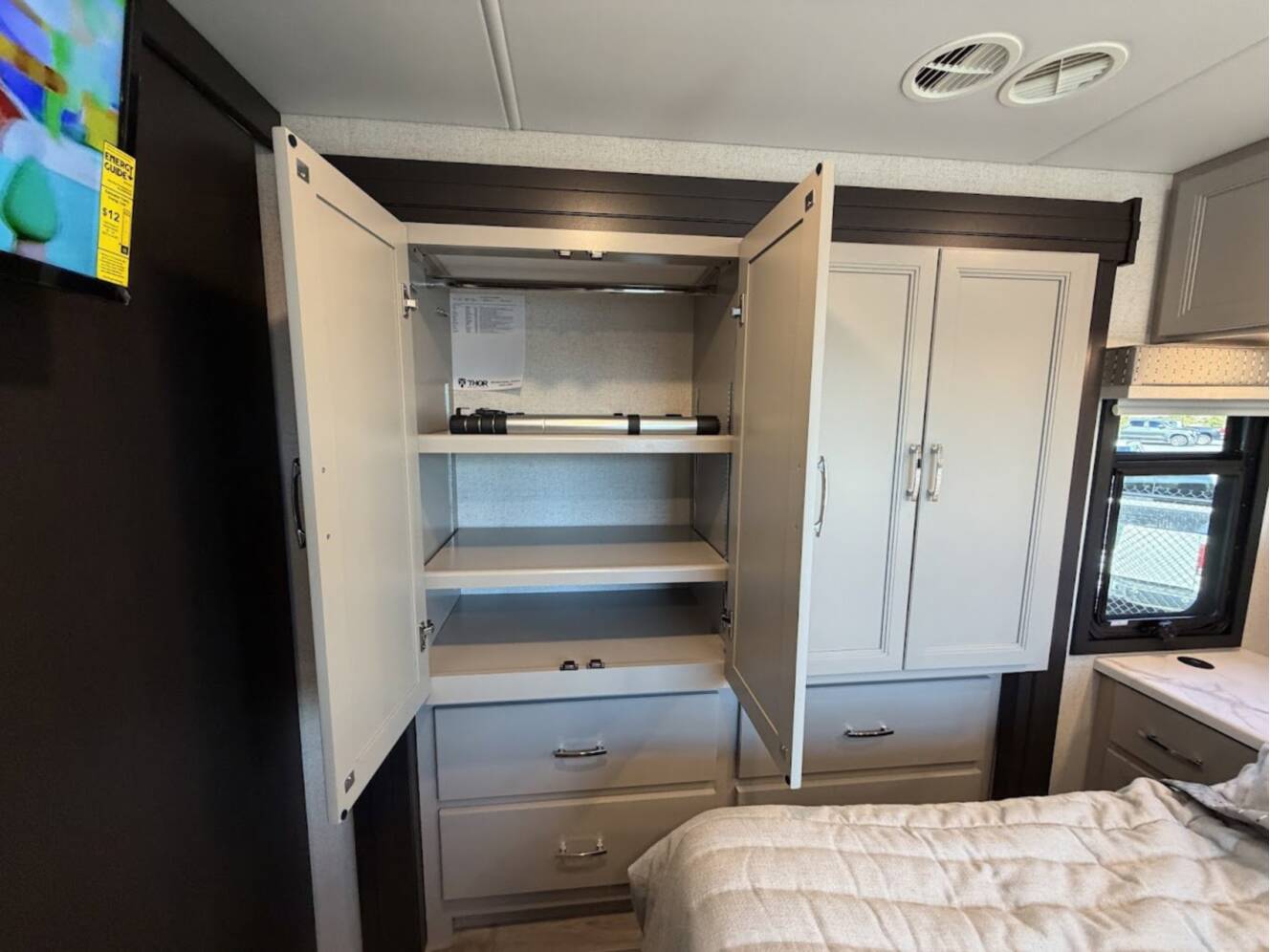 A photo of this 2026 Thor Motor Coach Palazzo GT 33.6