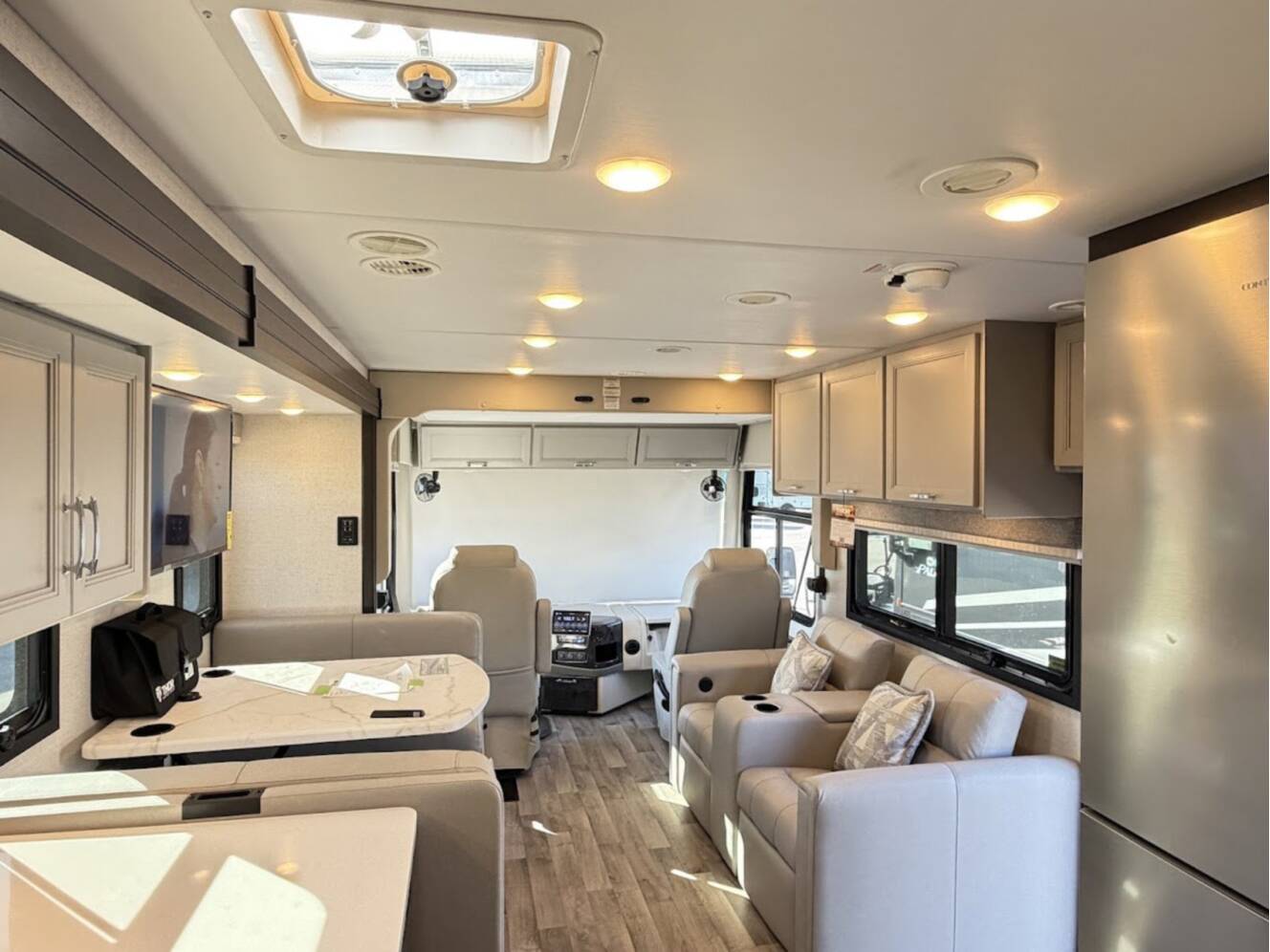A photo of this 2026 Thor Motor Coach Palazzo GT 33.6