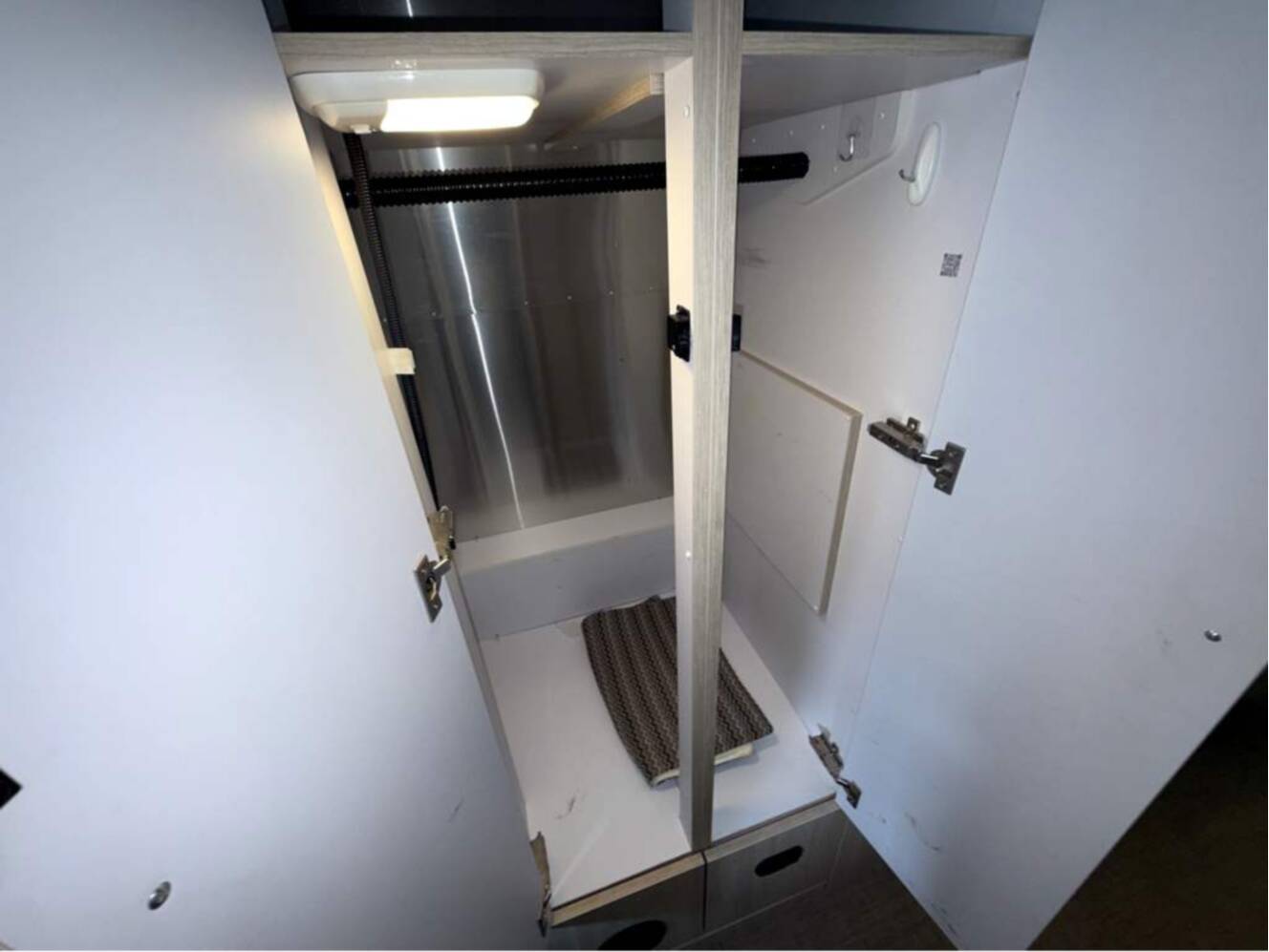 A photo of this 2024 Airstream Globetrotter 27FB